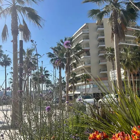 French Riviera Chic Cocoon - Pool, Beach, Parking Apartment *