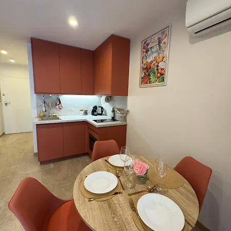 French Riviera Chic Cocoon - Pool, Beach, Parking Apartment